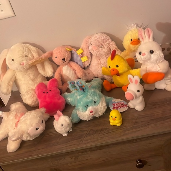 HUGE Easter Bundle ! Adorable stuffies, squishy and wind up bunny toy! - Picture 1 of 2